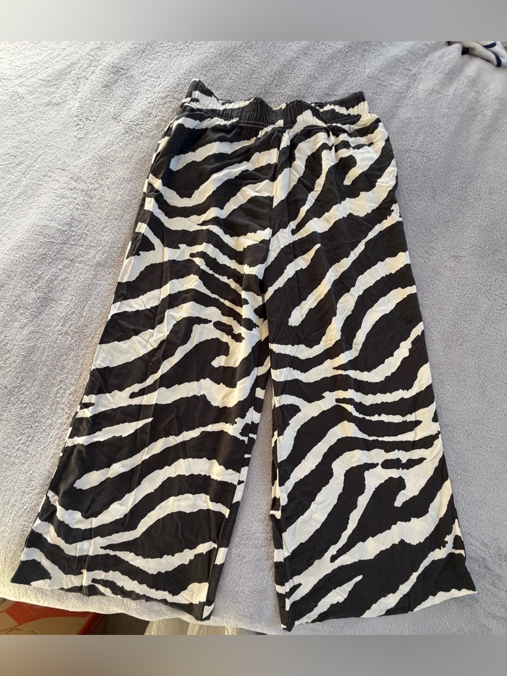 H&M Black and White Zebra Print Wide-Leg Soft Fabric Pants Size S